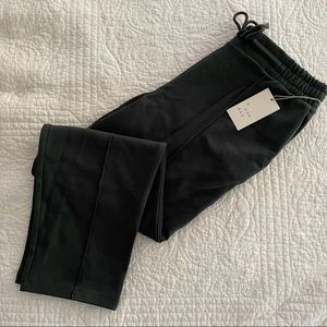 NWT - Dark Forest Green joggers w pockets sz Med
